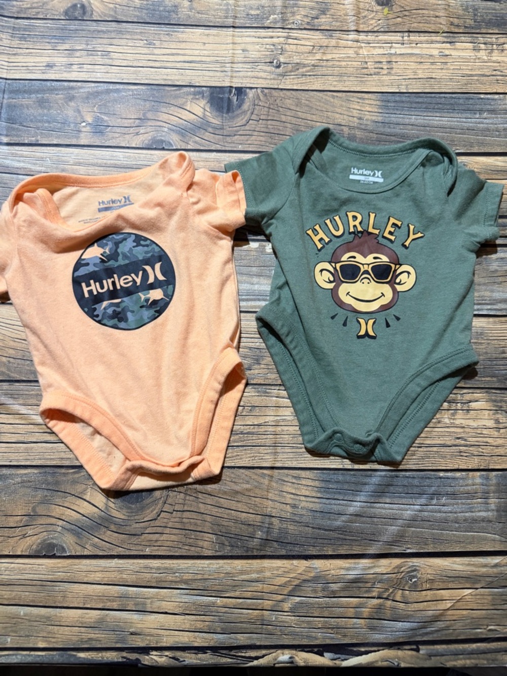 Hurley Baby Boys 2 Pack Bodysuit Set Peach Camo‎ Olive Monkey 3M Short Sleeve